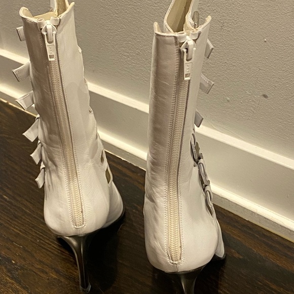 New & Sexy Stuart Weitzman Size 38 White Heeled Boots. - Picture 3 of 7